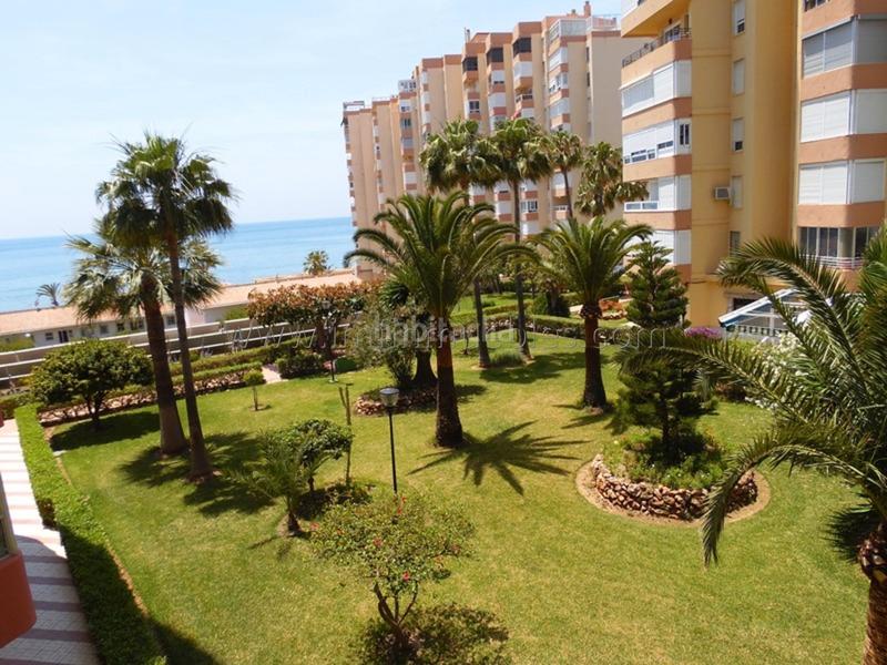 Foto 676e74aa-03a1-42d5-8e67-3587466bf4c3. Casa adosada en calle castillo bajo 110 imf gestión de inmuebles vende fantástico adosado en segunda línea de playa costa. en Torrox