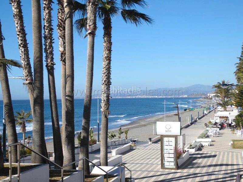 Foto b422742a-7e8f-43c9-a9aa-28c27825f837. Casa adosada en calle castillo bajo 110 imf gestión de inmuebles vende fantástico adosado en segunda línea de playa costa. en Torrox