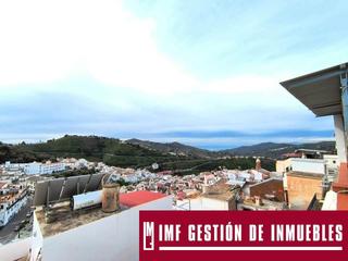 Casa adossada a Cómpeta. Preciosa vivienda de 5 dormitorios y garaje en cómpeta.