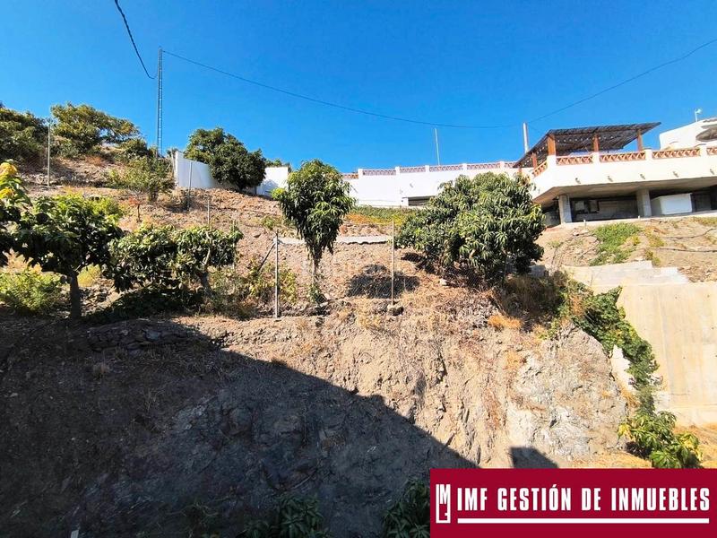 Foto 2b7e152c-fa43-4351-b400-c894198d1e46. Masia amb xemeneia aparcament a Norte - Barrio del Pilar - El Reñidero Vélez - Málaga