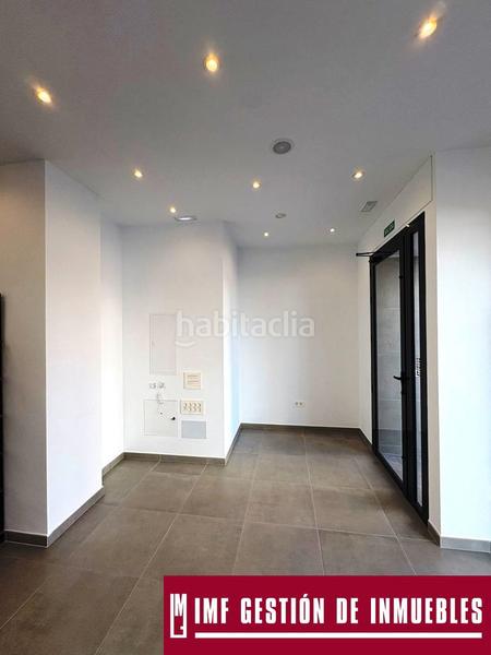 Foto ef7e6a5b-7dfc-40c0-a6a1-35316a4b5ef2. Alquiler local comercial en calle acuario 5 magnífico local totalmente reformado en la zona de la azucarera. en Torre del Mar