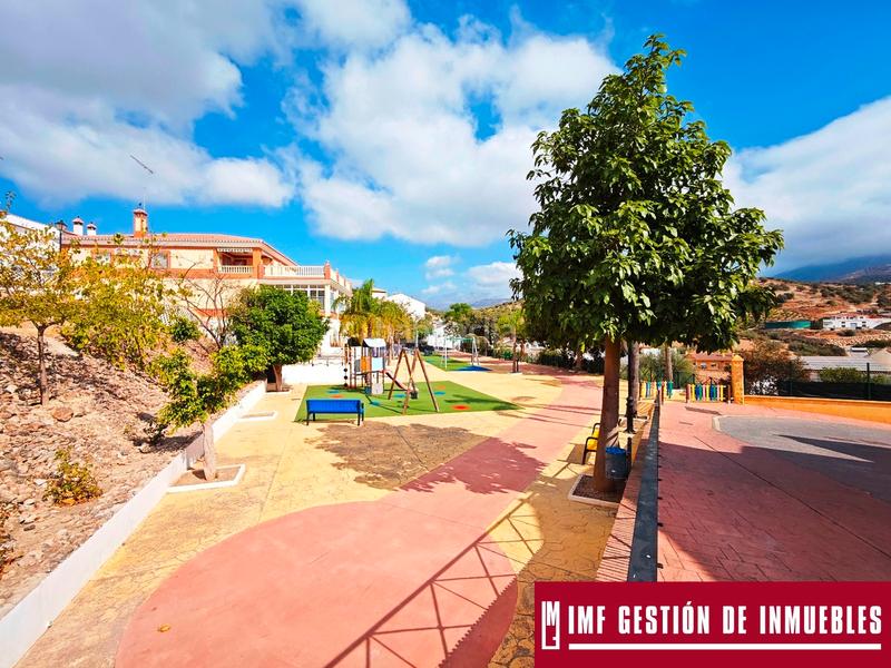 Foto a525937b-536c-4245-9436-2fa3234df481. Terreny residencial a calle del parque 2 a Viñuela