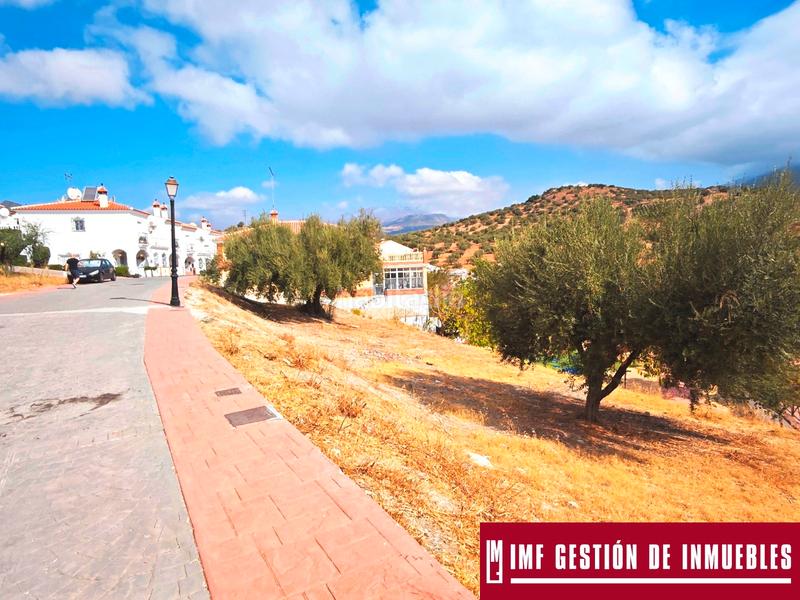 Foto ce2d013e-81ae-4f0a-a614-3bc7cbd0f06d. Terreny residencial a calle del parque 2 a Viñuela