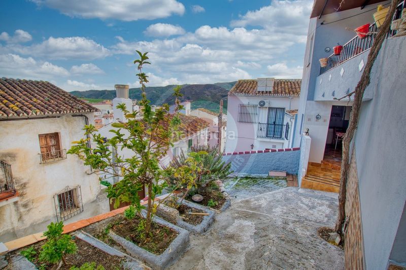 Foto 47cfb236-aa07-4ee6-b405-2f24ac8fe81a. Casa adossada amb aparcament a Benamargosa