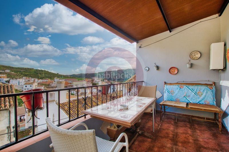 Foto 7085d054-c6ab-4193-975d-394acc504d3f. Casa adossada amb aparcament a Benamargosa