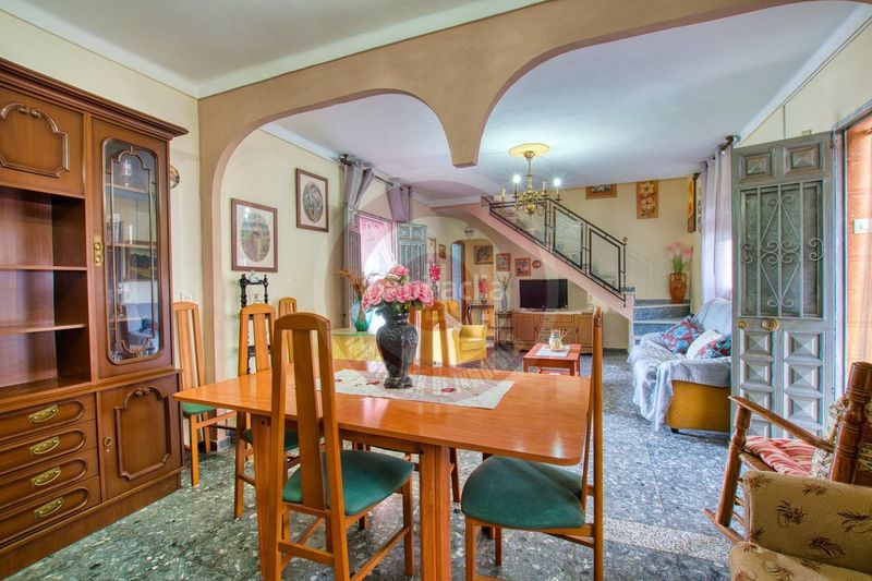 Foto a613699f-6891-4568-9c6b-99c358f2f49a. Casa adossada amb aparcament a Benamargosa