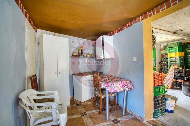 Foto a6c899f6-3352-456e-b45c-de2e200d573d. Casa adossada amb aparcament a Benamargosa