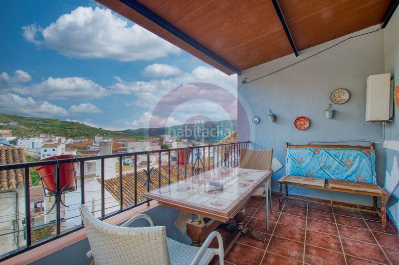 Foto ddbef8c0-3fb8-4e62-b898-412d08219f86. Casa adossada amb aparcament a Benamargosa