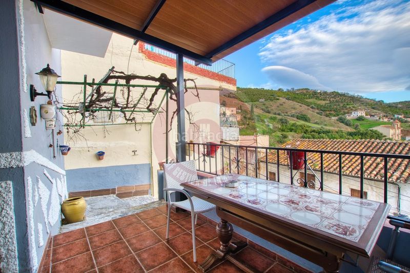 Foto dea9f3ce-2a26-4b1b-baf7-f15945ab8c8b. Casa adossada amb aparcament a Benamargosa