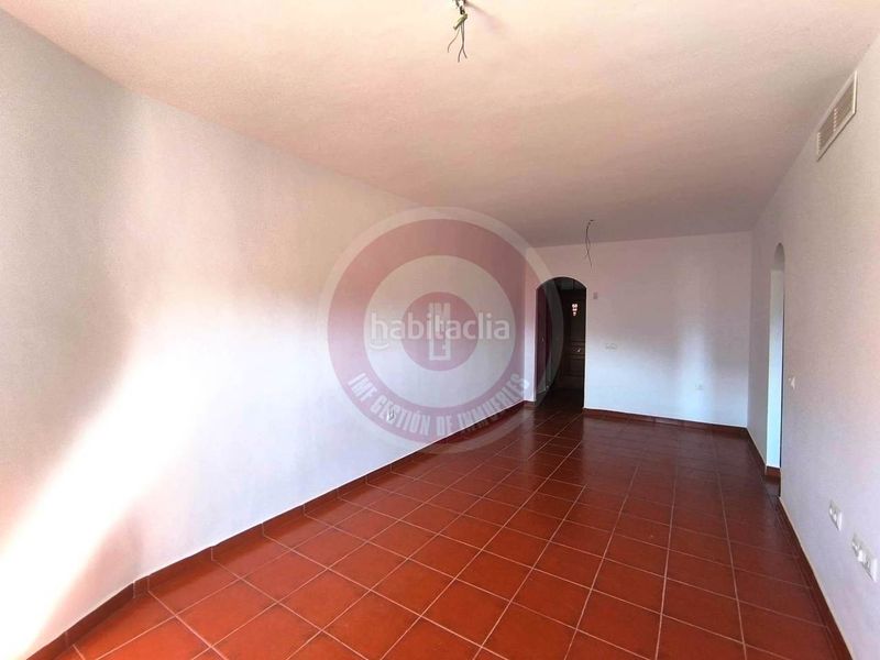 Foto f9c30bc1-ed41-45f4-985f-58a153e4ec39. Pis amb aparcament piscina a Alcaucín