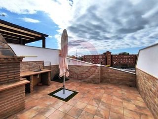 Casa a schiera in Capuchinos - Los Olivos. Imf gestión de inmuebles vende magnífico chalet adosado 4 dormit