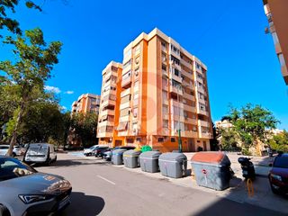 Flat  Calle poeta agustín ruano 8. Imf gestión de inmuebles vende amplio piso 4 dormitorios en mála