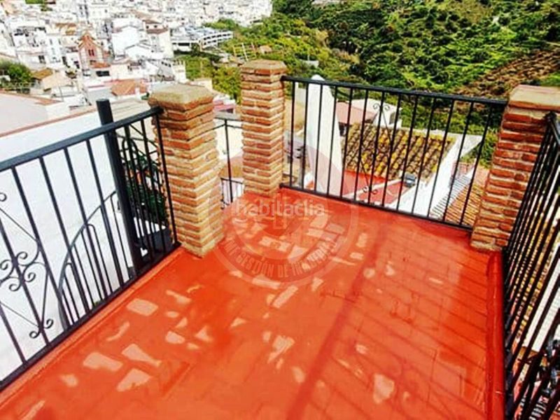 Foto ac8da527-b18d-4d4a-8b9d-2e47c7f46e85. Casa adossada a Torrox pueblo Torrox