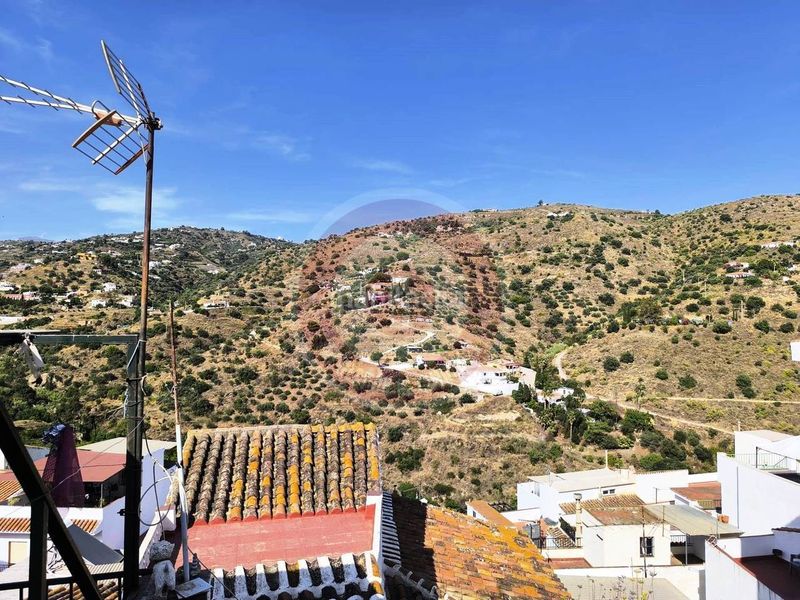 Foto dc4ad02f-98f0-4703-9f0b-62fe0416d075. Casa adossada a Torrox pueblo Torrox