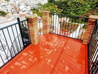 Semi detached house in Torrox Pueblo. Imf gestión de inmuebles vende gran oportunidad en el centro de