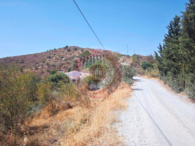 Foto a292cf55-285e-43af-b892-24ab93518b35. Xalet amb piscina a Benamargosa