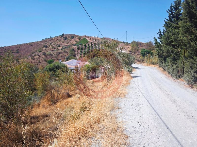 Foto f84bc6a4-dfb9-4e7e-b9de-1a67837f89a4. Xalet amb piscina a Benamargosa