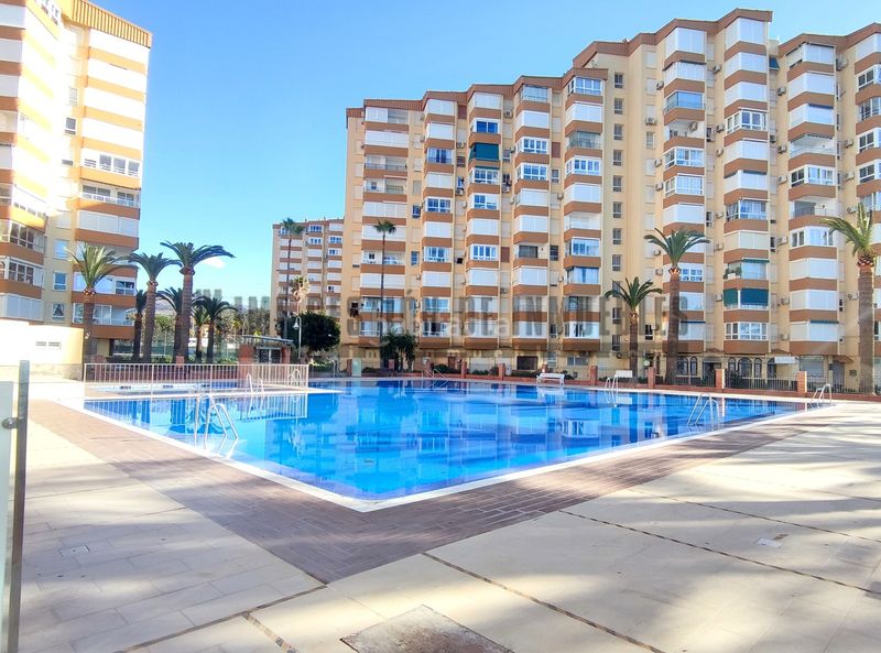 Foto a25807b3-ba5a-449a-a54e-196dc33fdf25. Apartament amb piscina a Trayamar Algarrobo