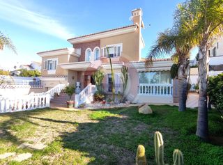 Chalet  Calle occidental 81. Imf gestión de inmuebles vende chalet independiente de ensueño e