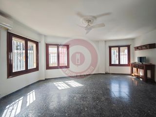 Casa  Plaza santa cruz 4. Imf gestión de inmuebles presenta casa en venta en vélez-málaga
