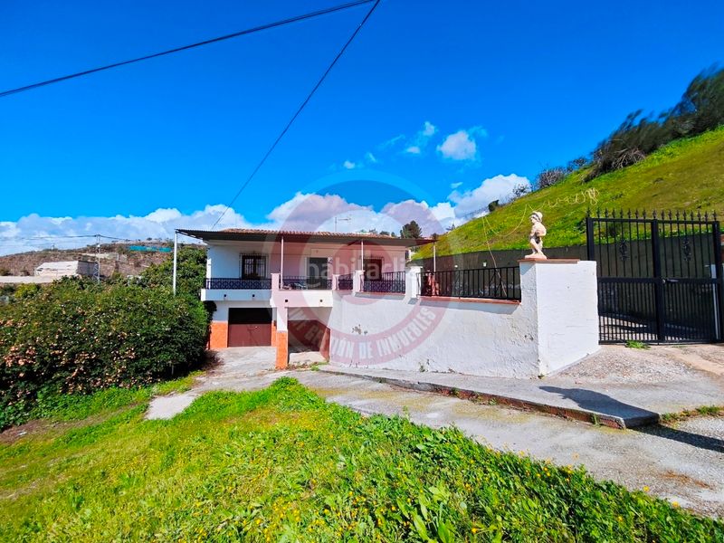 Foto a55f89fe-7af9-4e54-b877-350302698c2c. Xalet a calle arroyo 17 a Norte - Barrio del Pilar - El Reñidero Vélez - Málaga