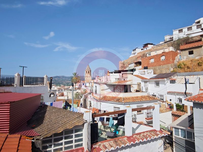 Foto c5a8726f-235b-41f2-b35e-141b562d3af6. Casa amb aparcament a Centro Histórico Vélez - Málaga