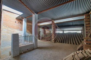 Casa adosada en Capuchinos - Los Olivos. Interesante vivienda para reformar en vélez málaga.