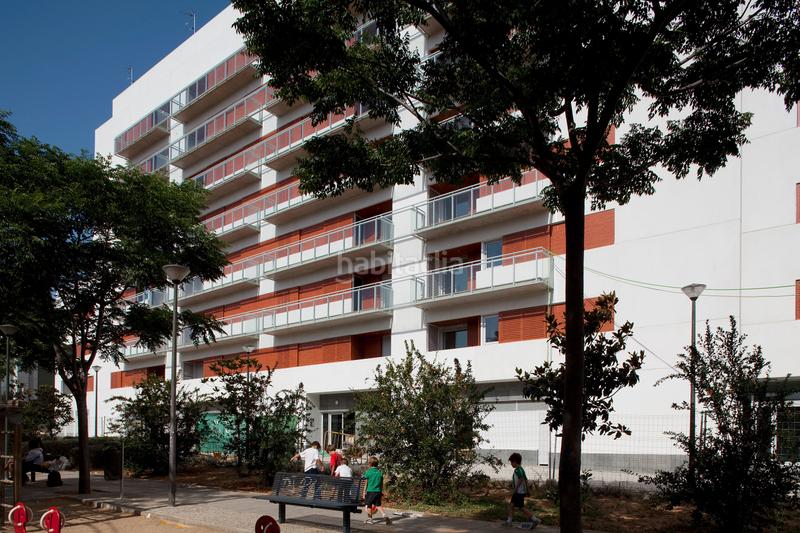 Foto 513ffdc3-c2c7-4fdf-ad92-0e57f6c2ff66. Lloguer apartament a calle huestes 3 a La Buhaira Sevilla