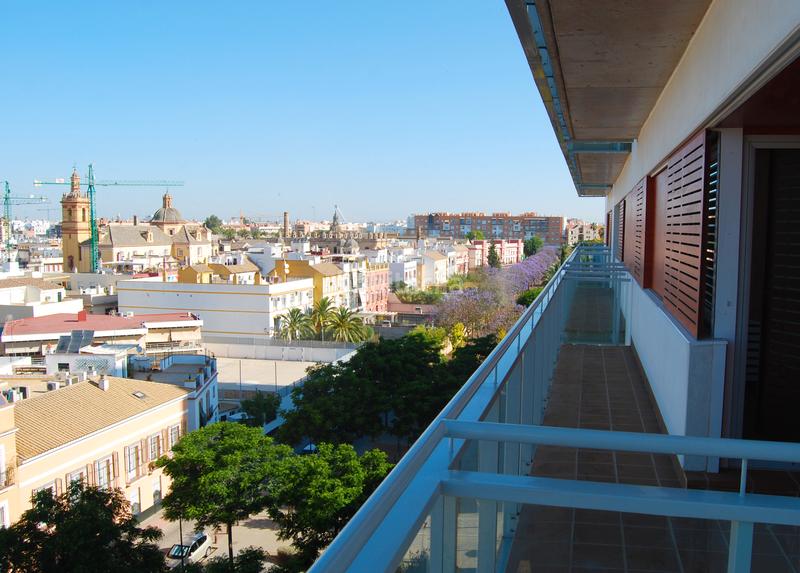 Foto f4f9e7d3-5710-46a6-bf82-ea8a2d8f941a. Affitto appartamento in calle huestes 3 in La Buhaira Sevilla