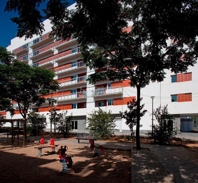 Foto 8198405c-b527-457b-bd7c-48ee90eb7ad3. Alquiler piso en calle huestes 3 apartamento de 2 dormitorios en La Buhaira en Sevilla