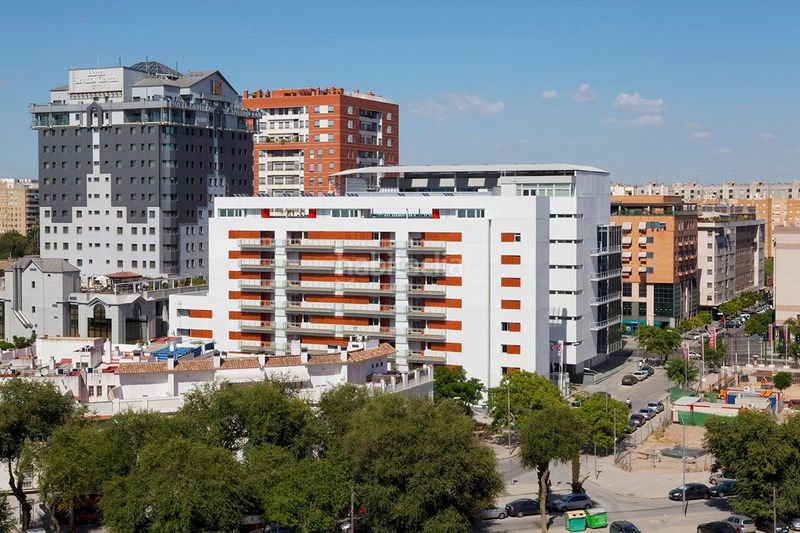 Foto 0caa9d1c-a959-4c2c-90b7-80fda46030b9. Rent apartment in calle huestes 3 in La Buhaira Sevilla