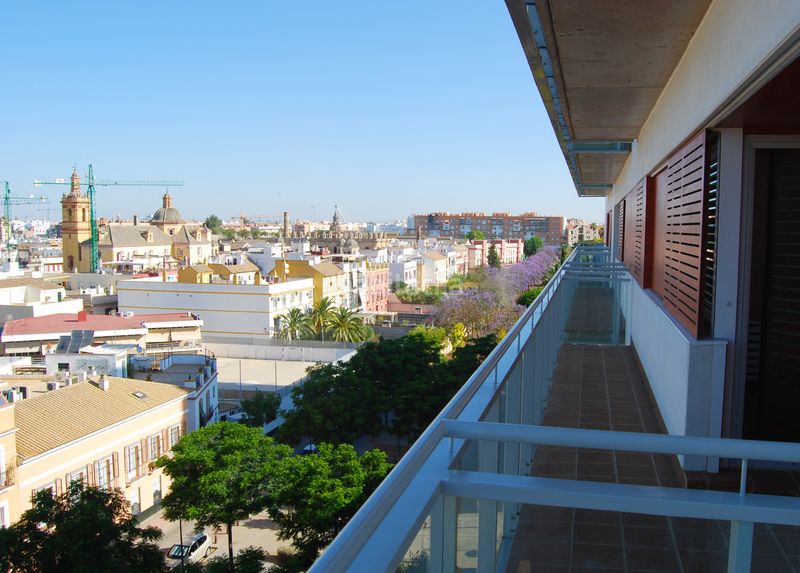 Foto 85ebbaa4-325d-4bc2-9425-5d0bb506944d. Rent apartment in calle huestes 3 in La Buhaira Sevilla