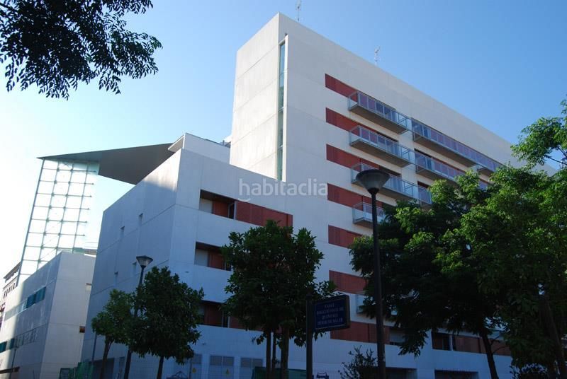 Foto 8cf18c13-5d29-4420-962b-79d21a6fb34a. Rent apartment in calle huestes 3 in La Buhaira Sevilla