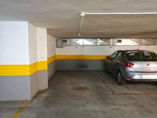 Car parking in Calle Doctor Alejandro Otero 1