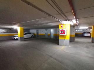Car parking in Calle Doctor Alejandro Otero 1