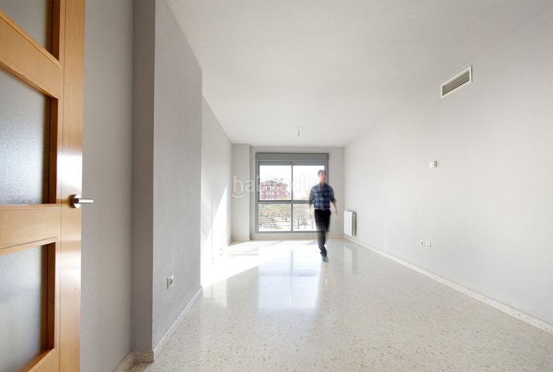 Foto 0def7047-ae9b-4fdd-8fa6-4f825f4a3841. Alquiler piso  de 3 dormitorios en alquiler en barrio albayda en Granada