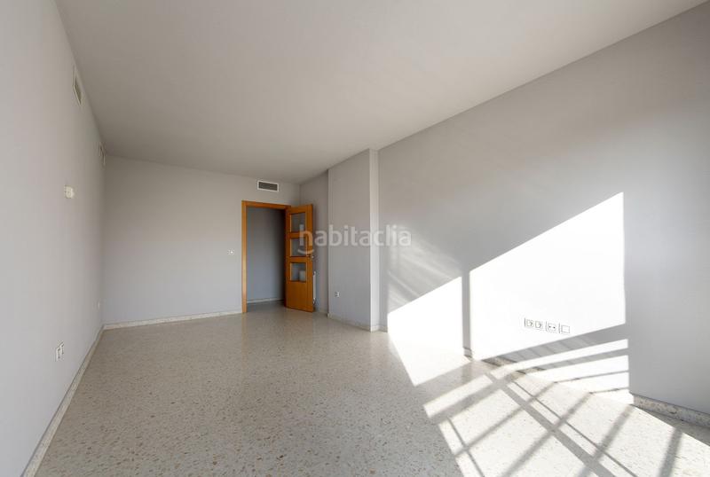 Foto e82bbfc9-cee2-4756-8e02-19dea9eda448. Alquiler piso  de 3 dormitorios en alquiler en barrio albayda en Granada