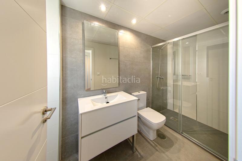 Foto b3ae7044-30ff-4c40-ad92-4d189a9aeecb. Alquiler piso en calle campamento 31 apartamento en alquiler junto a La Buhaira en Sevilla