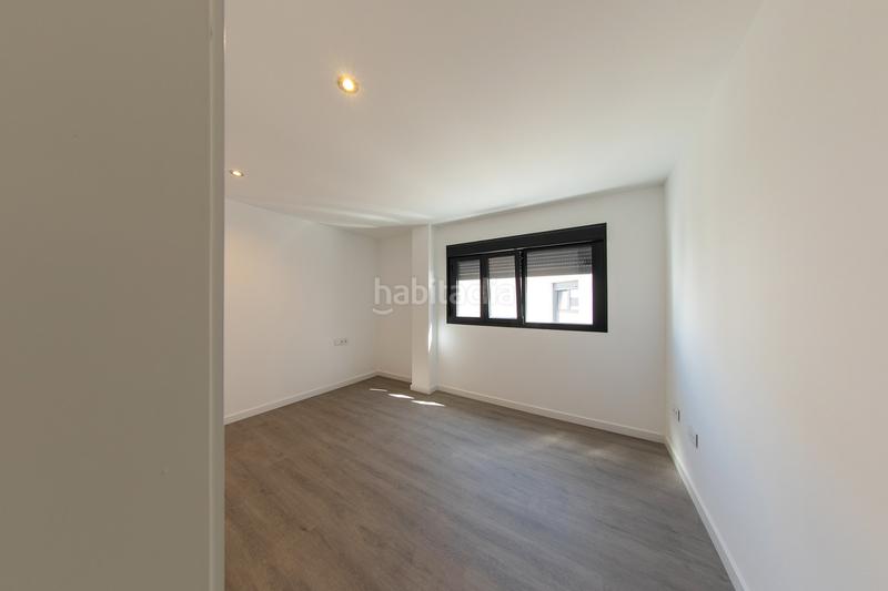 Foto e71785ba-08b7-4d77-85d7-417925240b71. Alquiler piso en calle campamento 31 apartamento en alquiler junto a La Buhaira en Sevilla