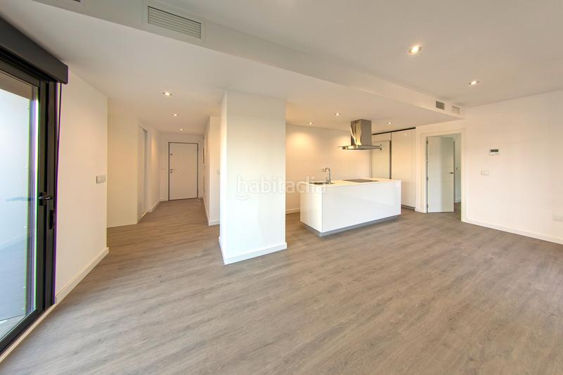 Foto 367dcb36-faf3-4dcd-8f85-7aff42a5419a. Rent flat in calle campamento 31 in La Buhaira Sevilla