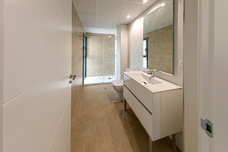 Foto 7069c2ad-efa8-4d44-ba58-a302ed93219b. Rent flat in calle campamento 31 in La Buhaira Sevilla