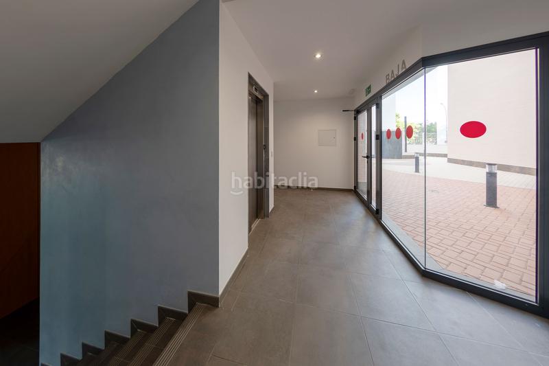 Foto d0f49596-56c6-41bb-8876-77f1bd816f06. Rent flat in calle campamento 31 in La Buhaira Sevilla