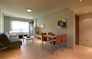 Rent Flat in Calle patrocinio de biedma 4. Amplio y confortable piso totalmente amueblado