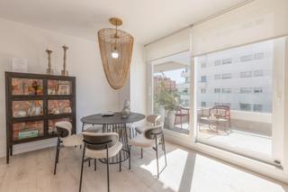 Piso en Avenida federico garcía lorca 38. Piso de 3 dormitorios en urbanización con piscina