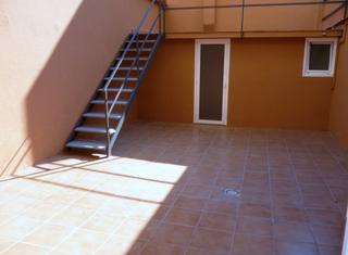 Affitto Piano terra in Carrer de lope de vega 69. Pis petit amb terrassa gran. borivilsl@gmail.com