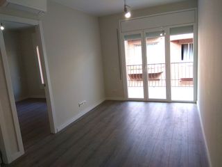 Rent Flat in Carrer de bertran 93. Pis tranquil amb terrassa