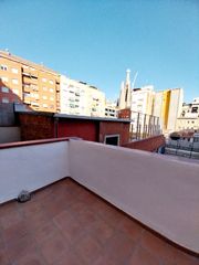 Lloguer Pis  Carrer de còrsega 500. Pis gran amb terrassa i pàrquing