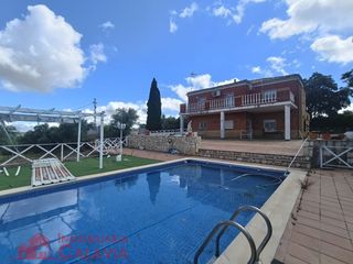Chalet à Baeza. Venta de chalet en la yedra