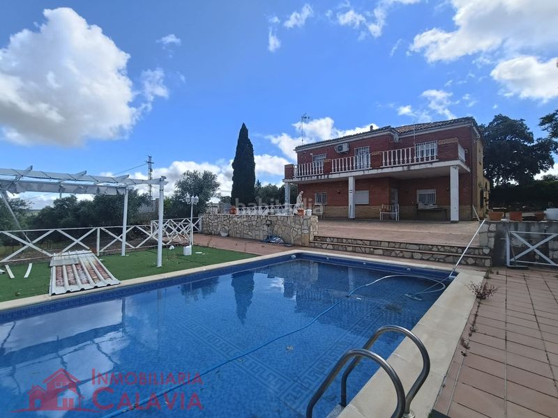 Foto 4ea87f32-a088-4768-a9ec-c78185b9ac97. Xalet amb xemeneia calefacció piscina a Baeza