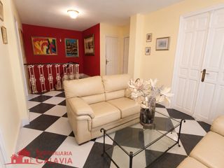 Chalet à Baeza. Venta de chalet en la yedra